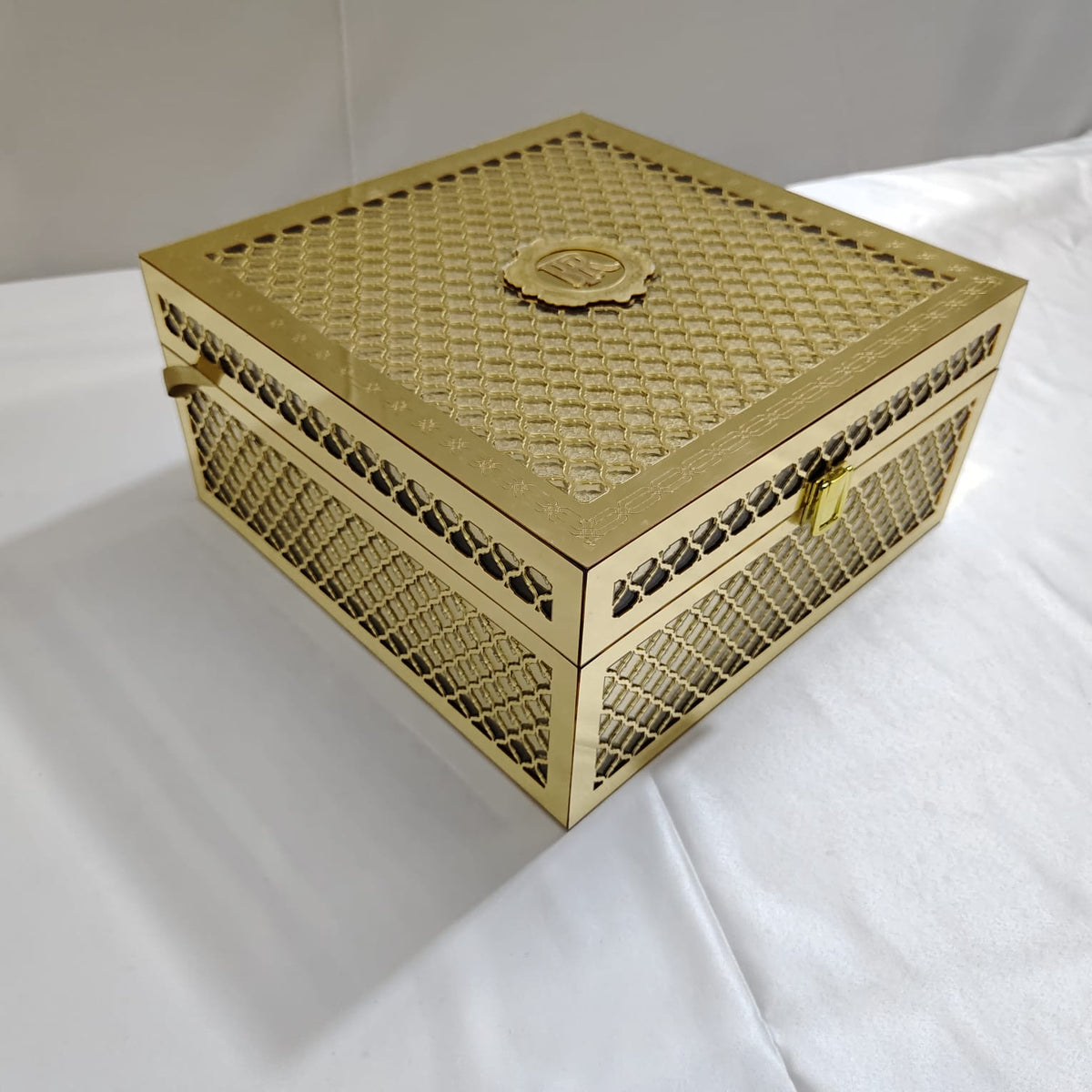 3D Laser Cutting Golden Acrylic Invitation Box
