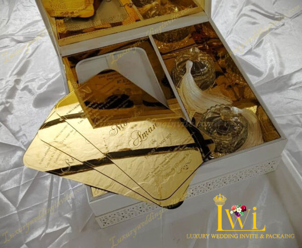 Premium Wedding Invitation White Case is open for showing how many invitaitions are there
